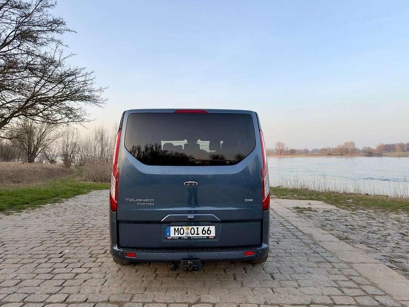Gebraucht Ford Tourneo 131 PS (96 kW) 2017 Blau Van / Kleinbus