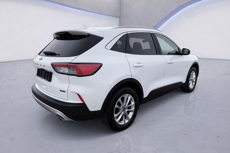 Gebraucht Ford Kuga Titanium 152 PS (111 kW) 2021 Weiß SUV