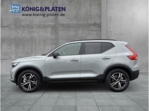 Neu Volvo XC40 Plus 163 PS (119 kW) 2026 Grau (vapour grey (grau)) SUV