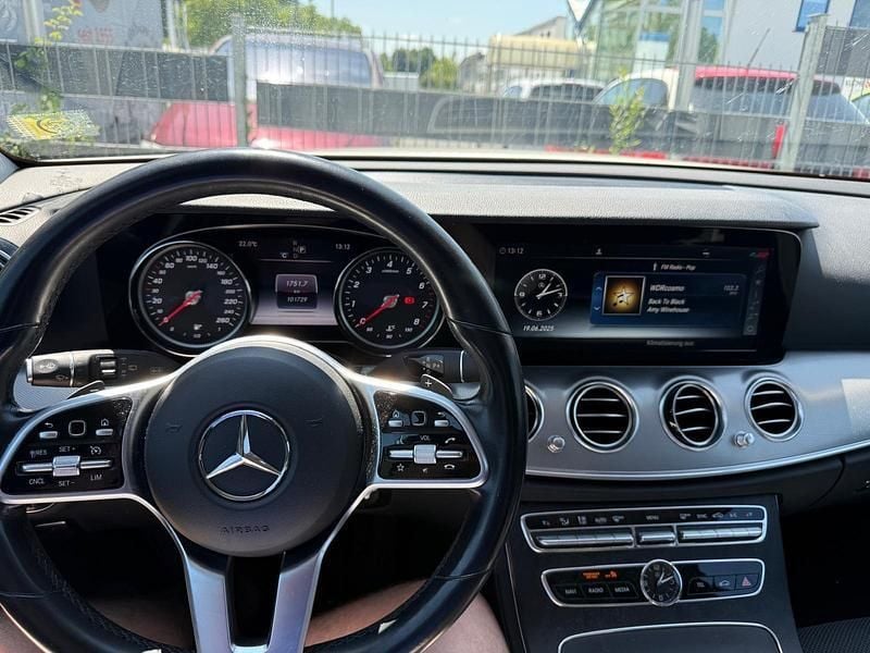 Weiß Gebraucht 2018 Mercedes E200 Kombi | 19.500 € (Superpreis) - Bild 1/4
