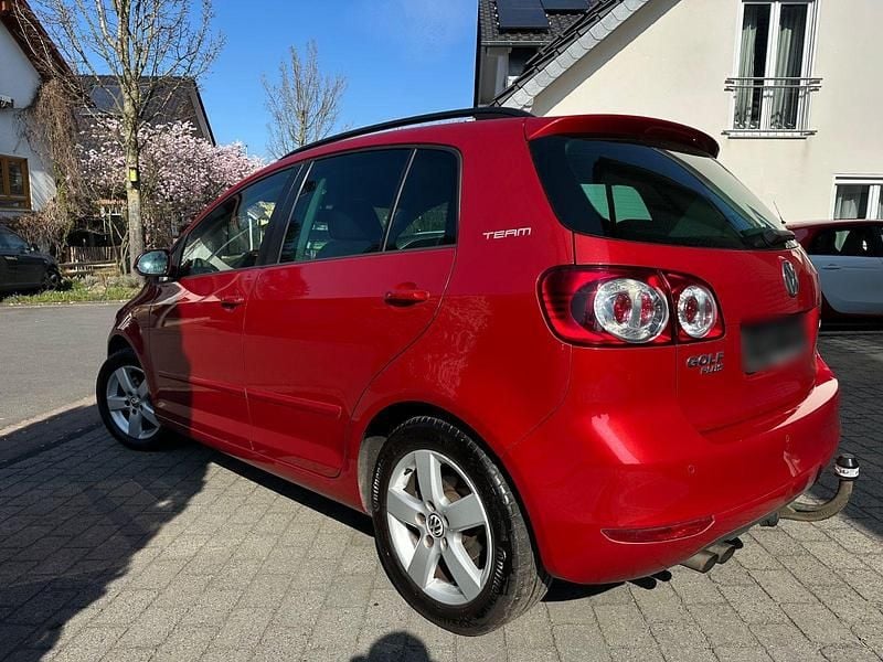 Gebraucht VW Golf Plus Edition 122 PS (89 kW) 2010 Rot Van / Kleinbus