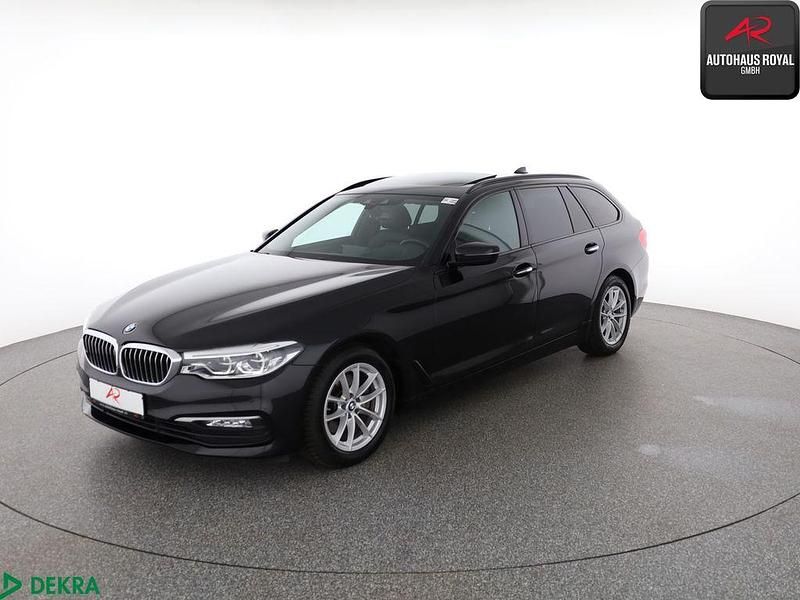 Saphirschwarz Gebraucht 2018 BMW 520 Sport Line Kombi | 27.480 € (Fairer Preis) - Bild 1/4