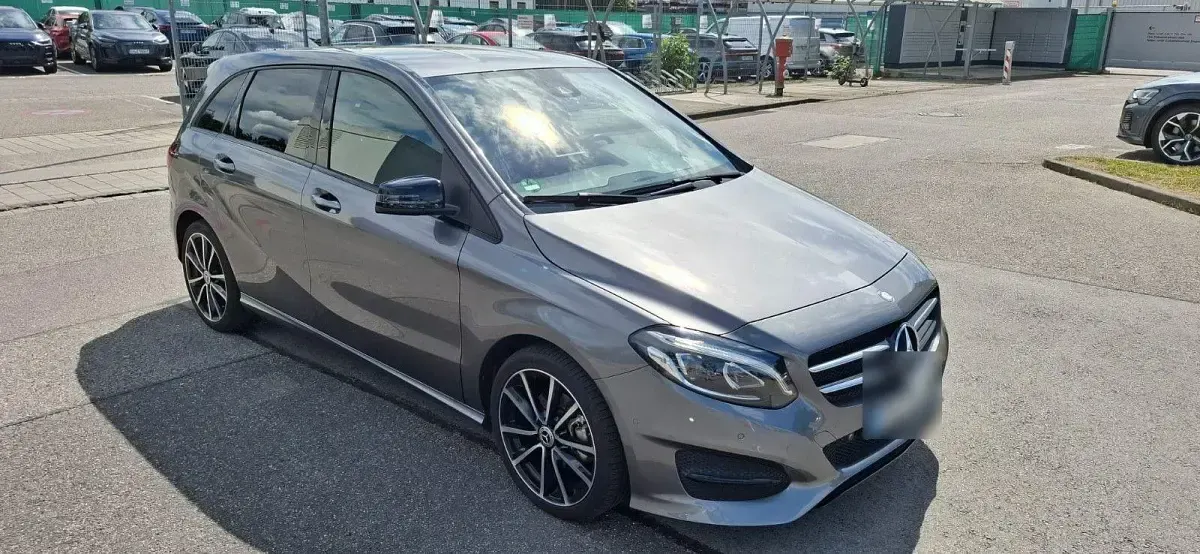 Gebraucht Mercedes B180 122 PS (89 kW) 2016 Grau Kleinwagen