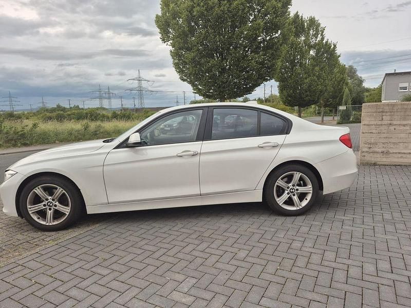 Gebraucht BMW 316 136 PS (100 kW) 2012 Weiß Limousine