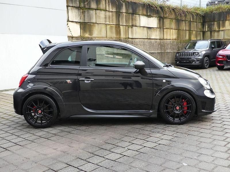 Gebraucht Abarth 695 179 PS (131 kW) 2023 Schwarz Kleinwagen