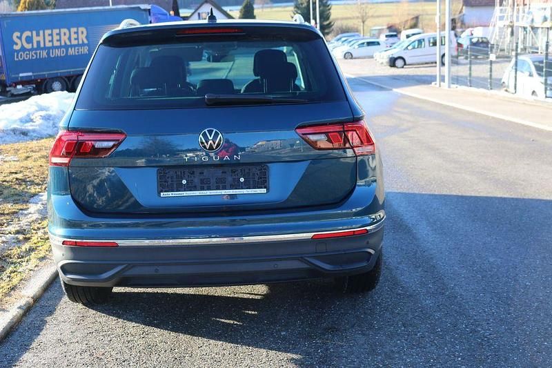 Gebraucht VW Tiguan Move 150 PS (110 kW) 2024 Blau SUV