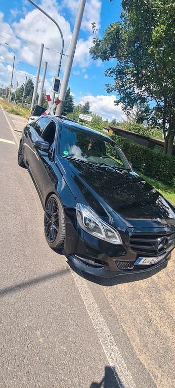 Schwarz Gebraucht 2015 Mercedes E350 Limousine | 15.600 € (Fairer Preis) - Bild 1/4