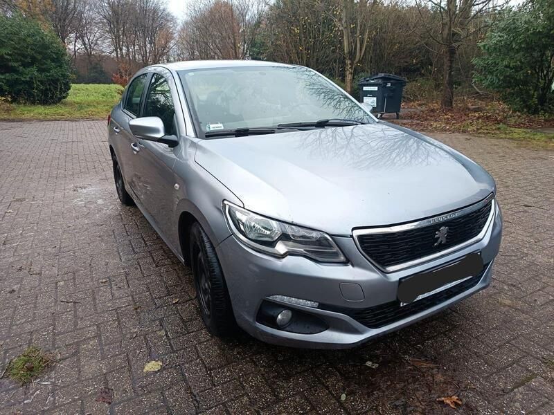 Grau Gebraucht 2017 Peugeot 301 Limousine | 4.500 € - Bild 1/4