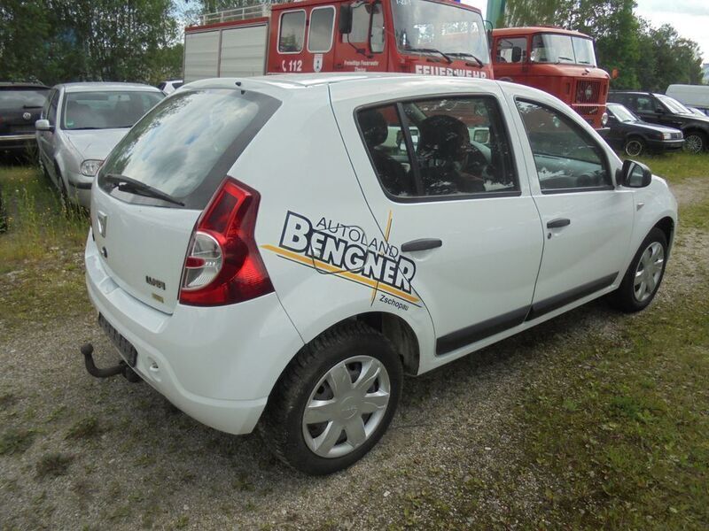 Gebraucht Dacia Sandero Ambiance 75 PS (55 kW) 2009 Weiß Kleinwagen