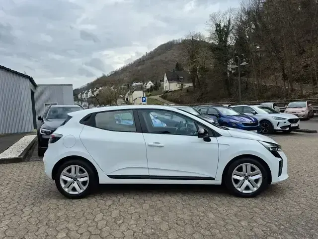 Usado Renault Clio V Evolution 91 CV (66 kW) 2025 Blanco Berlina
