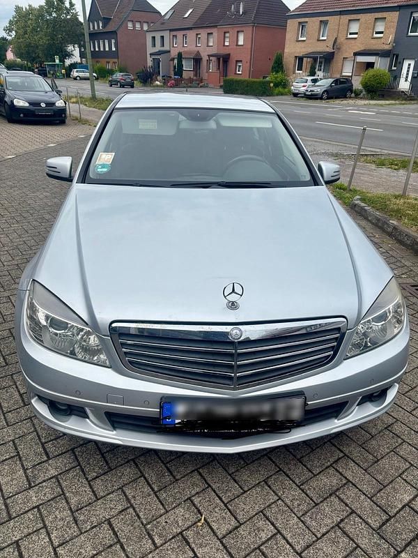 Silber Gebraucht 2009 Mercedes C180 Limousine | 5.000 € (Fairer Preis) - Bild 1/4