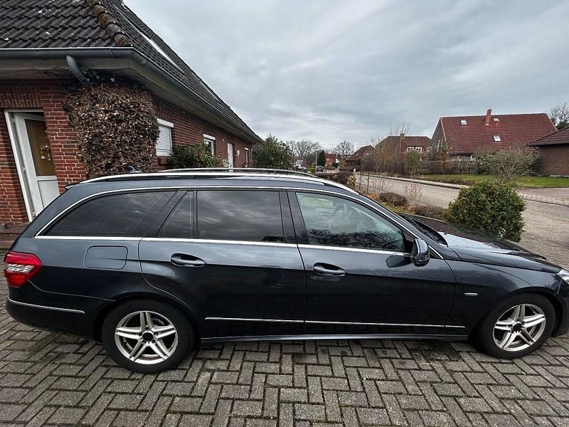 Gebraucht Mercedes E220 Avantgarde 170 PS (125 kW) 2010 Grau Kombi