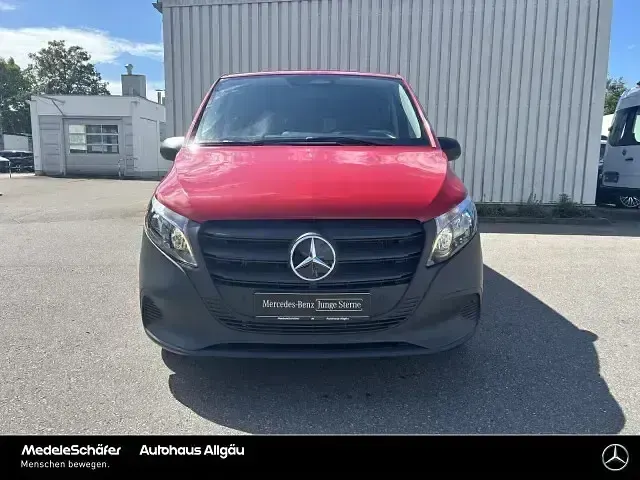 Gebraucht Mercedes Vito 136 PS (100 kW) 2024 Rot Van