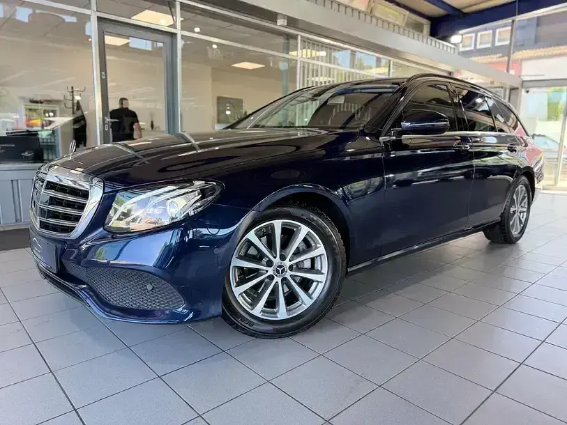 Gebraucht Mercedes E200 160 PS (117 kW) 2020 Cavansitblau  metalliclack Kombi