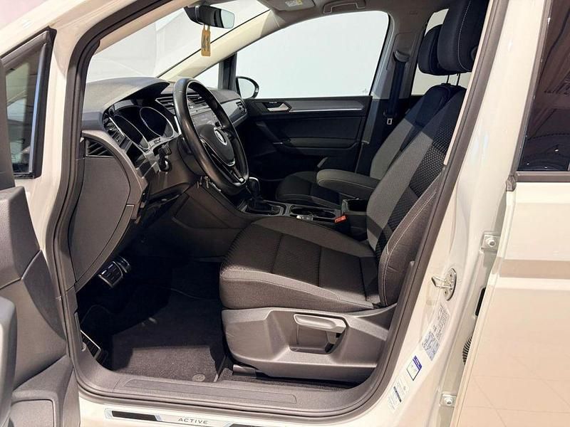 Gebraucht VW Touran Active 150 PS (110 kW) 2021 Weiß Van / Kleinbus