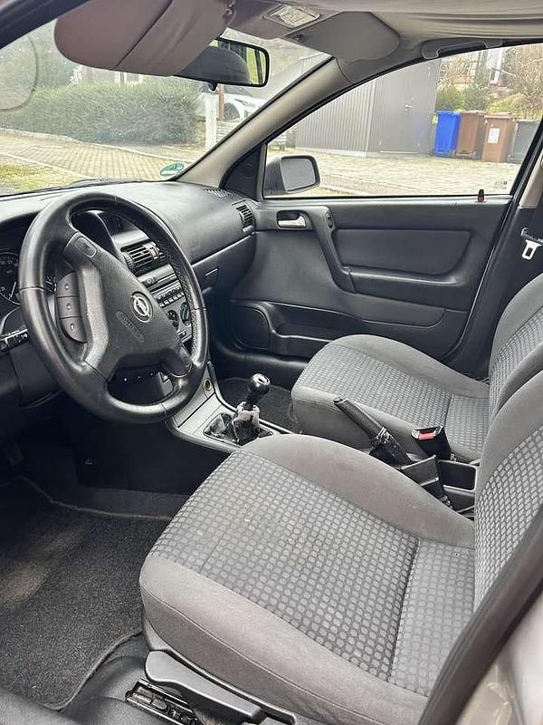 Gebraucht Opel Astra 103 PS (75 kW) 2004 Silber Kombi