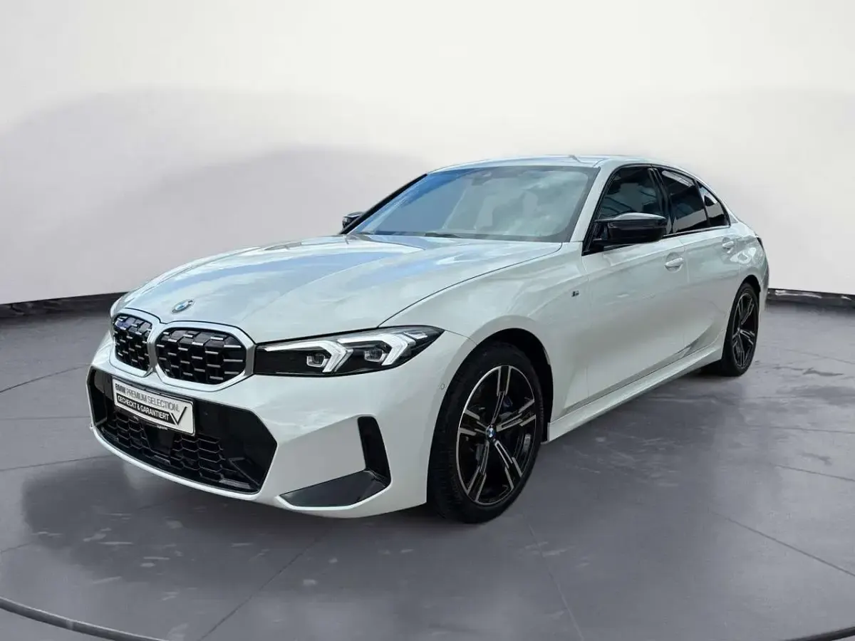 Gebraucht BMW 340 374 PS (275 kW) 2025 Alpinweiß Limousine