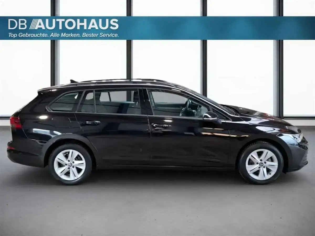 Gebraucht VW Golf VIII Life 110 PS (80 kW) 2024 Schwarz Kombi
