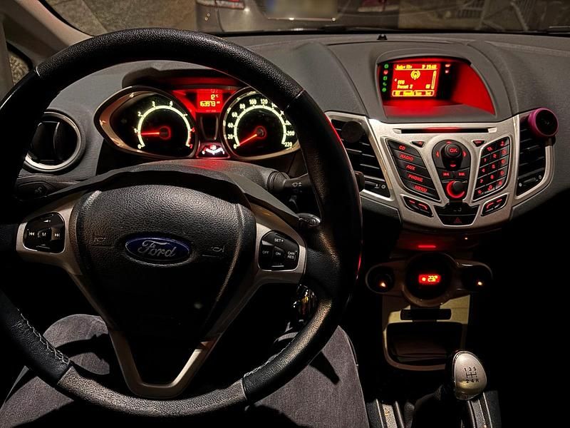 Gebraucht Ford Fiesta 82 PS (60 kW) 2009 Violet Limousine