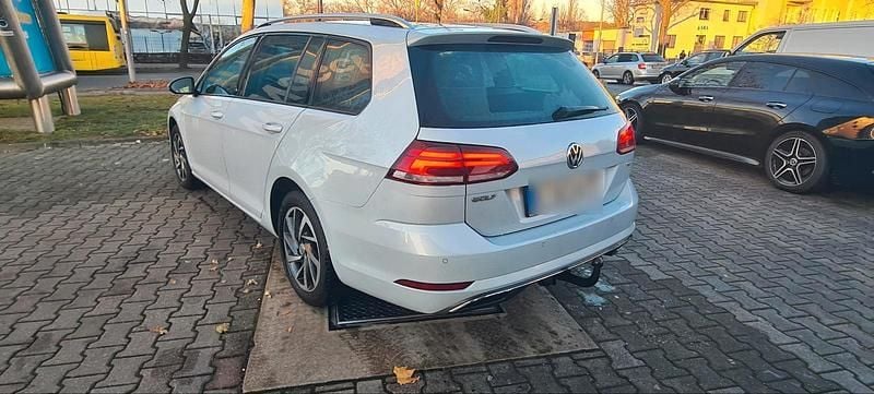 Gebraucht VW Golf VII 110 PS (80 kW) 2018 Weiß Kombi