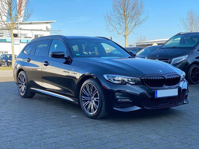 Schwarz Gebraucht 2019 BMW 320 M Sport Kombi | 26.999 € (Fairer Preis) - Bild 1/4