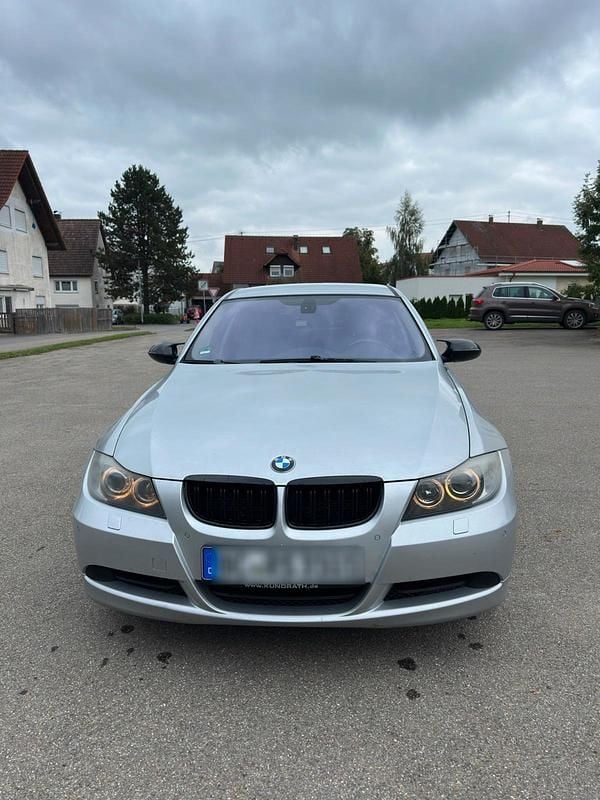 Silber Gebraucht 2006 BMW 320 Limousine | 3.500 € (Fairer Preis) - Bild 1/4