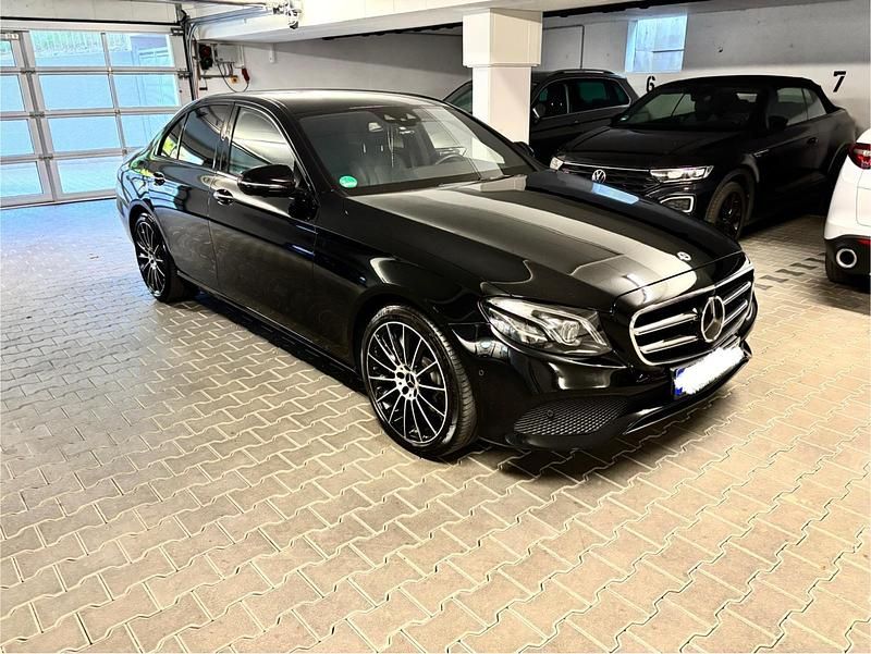 Schwarz Gebraucht 2019 Mercedes E450 Limousine | 36.000 € (Guter Preis) - Bild 1/3