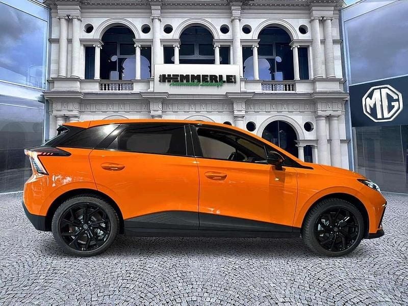Gebraucht MG MG4 EV Trophy 180 kW (245 PS) 2024 Orange & black roof Kleinwagen