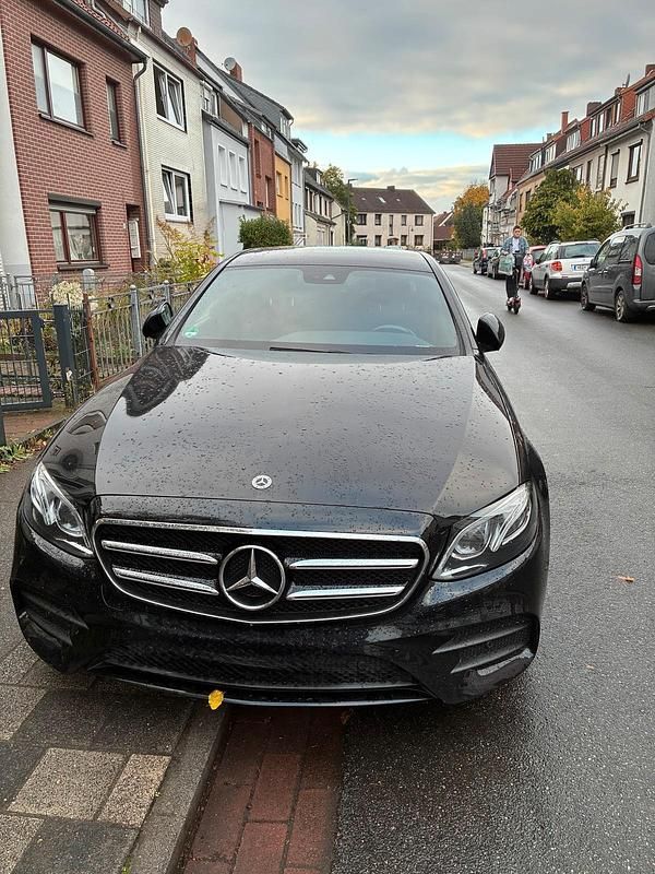 Schwarz Gebraucht 2020 Mercedes E220 Limousine | 28.000 € (Superpreis) - Bild 1/4