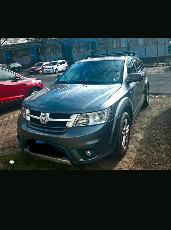 Gebraucht Fiat Freemont 140 PS (102 kW) 2012 Grau SUV