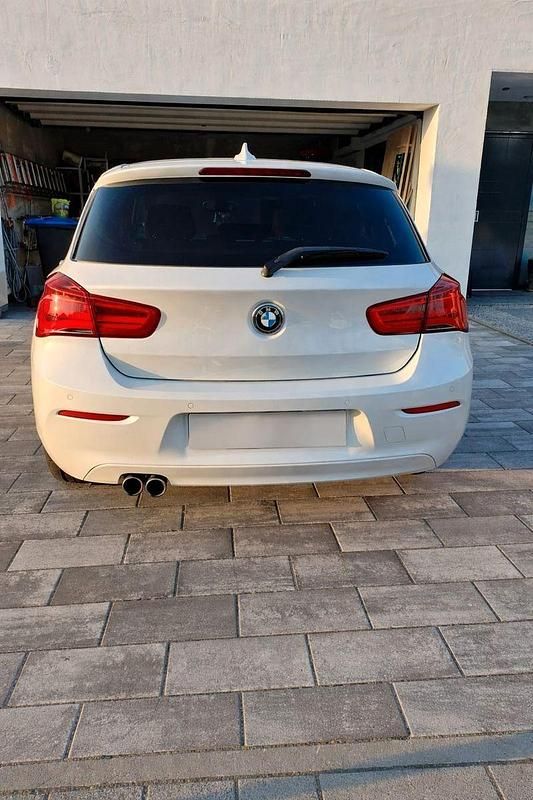 Gebraucht BMW 120 Advantage 190 PS (139 kW) 2017 Weiß Kleinwagen