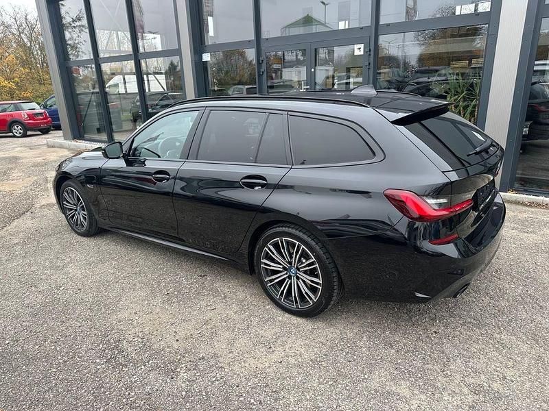 Gebraucht BMW 320e M Sport 163 PS (119 kW) 2021 Schwarz Kombi