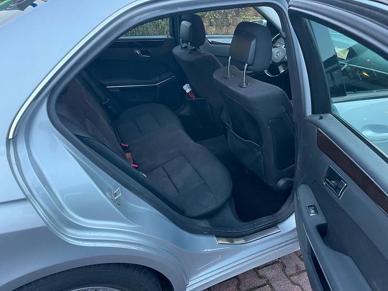 Gebraucht Mercedes E220 170 PS (125 kW) 2009 Silber Limousine