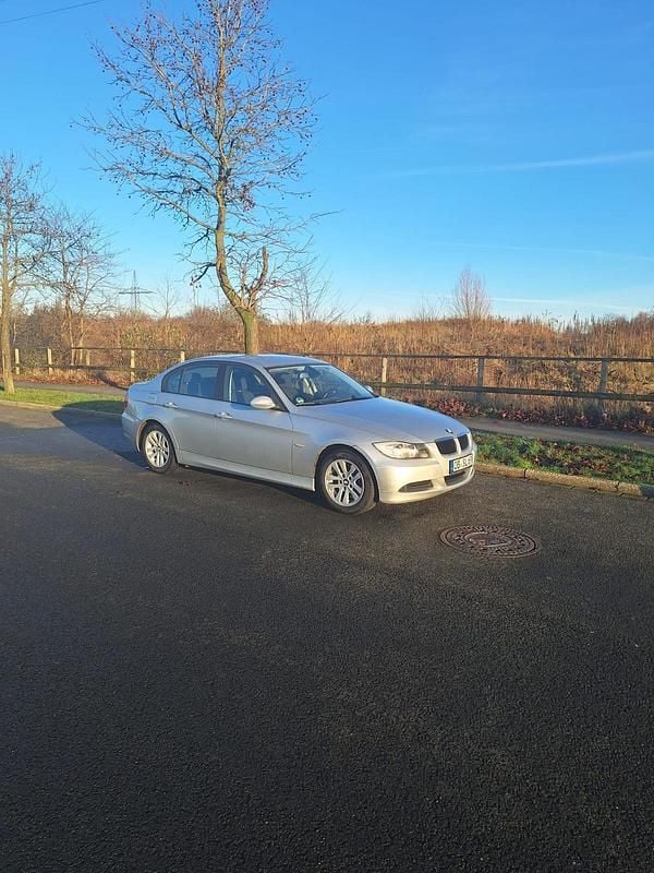 Silber Gebraucht 2007 BMW 318 Limousine | 5.700 € (Fairer Preis) - Bild 1/4
