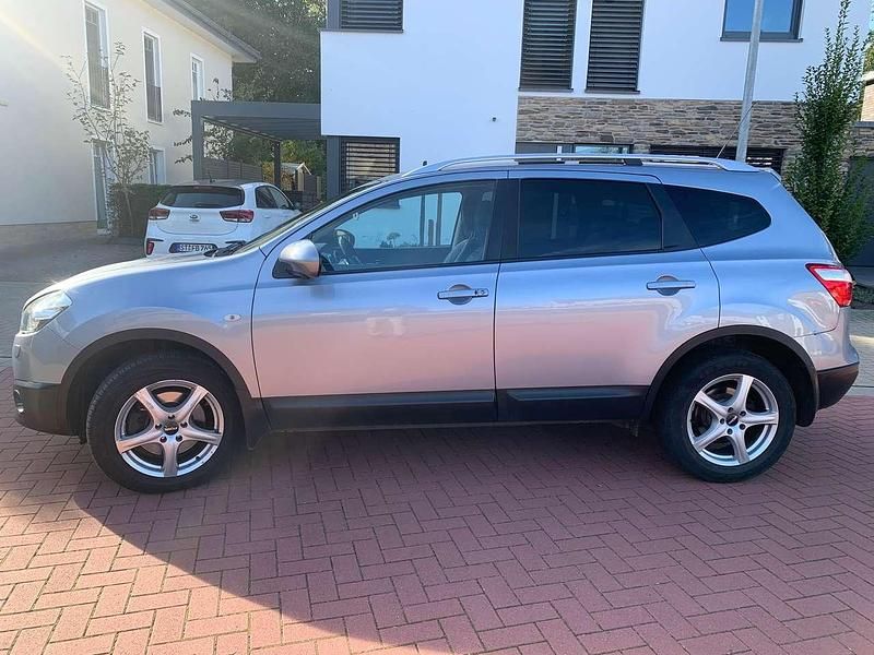 Grau Gebraucht 2013 Nissan Qashqai +2 360º SUV | 5.900 € - Bild 1/4