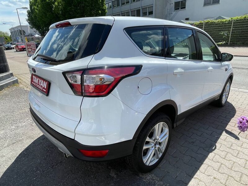 Gebraucht Ford Kuga Trend 150 PS (110 kW) 2017 Weiß SUV