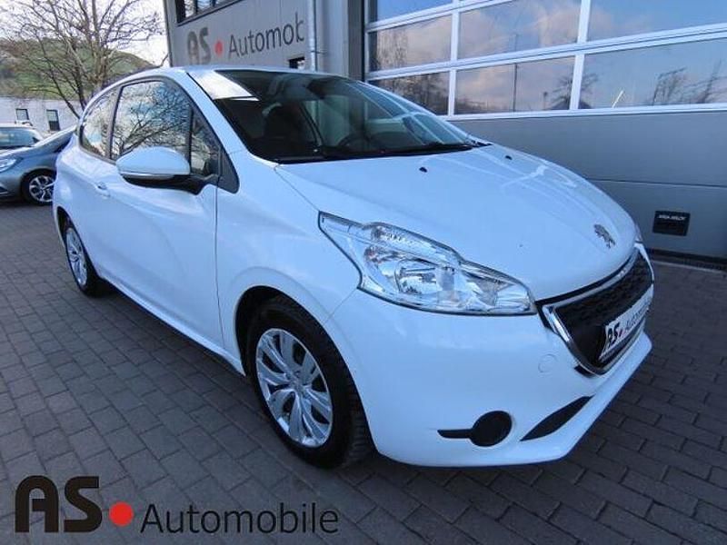 Weiß Gebraucht 2015 Peugeot 208 Active Kleinwagen | 5.990 € (Fairer Preis) - Bild 1/4