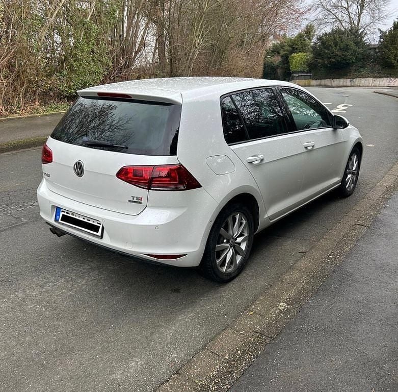 Gebraucht VW Golf VII Highline 122 PS (89 kW) 2013 Weiß Limousine