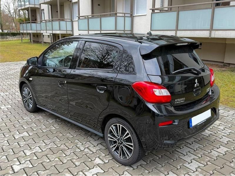 Gebraucht Mitsubishi Space Star Edition 80 PS (58 kW) 2018 Schwarz Kleinwagen