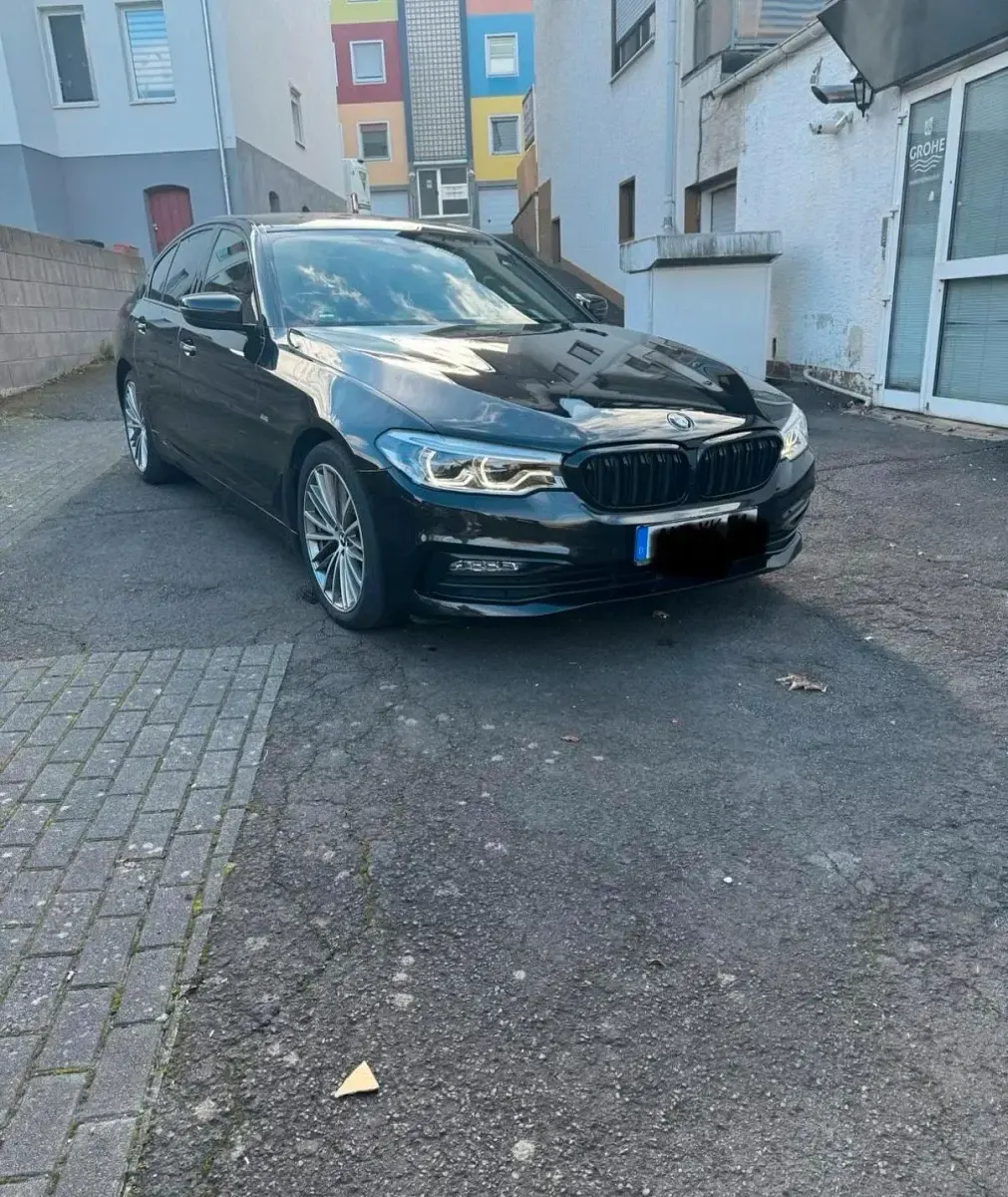 Gebraucht BMW 530 Sport Line 265 PS (194 kW) 2018 Schwarz Limousine
