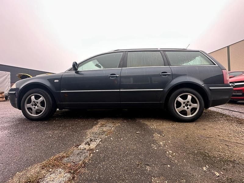 Second-hand VW Passat 150 CP (110 kW) 2003 Gri Break