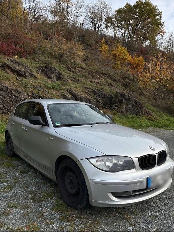 Silber Gebraucht 2010 BMW 116 Kleinwagen | 1.999 € (Superpreis) - Bild 1/4