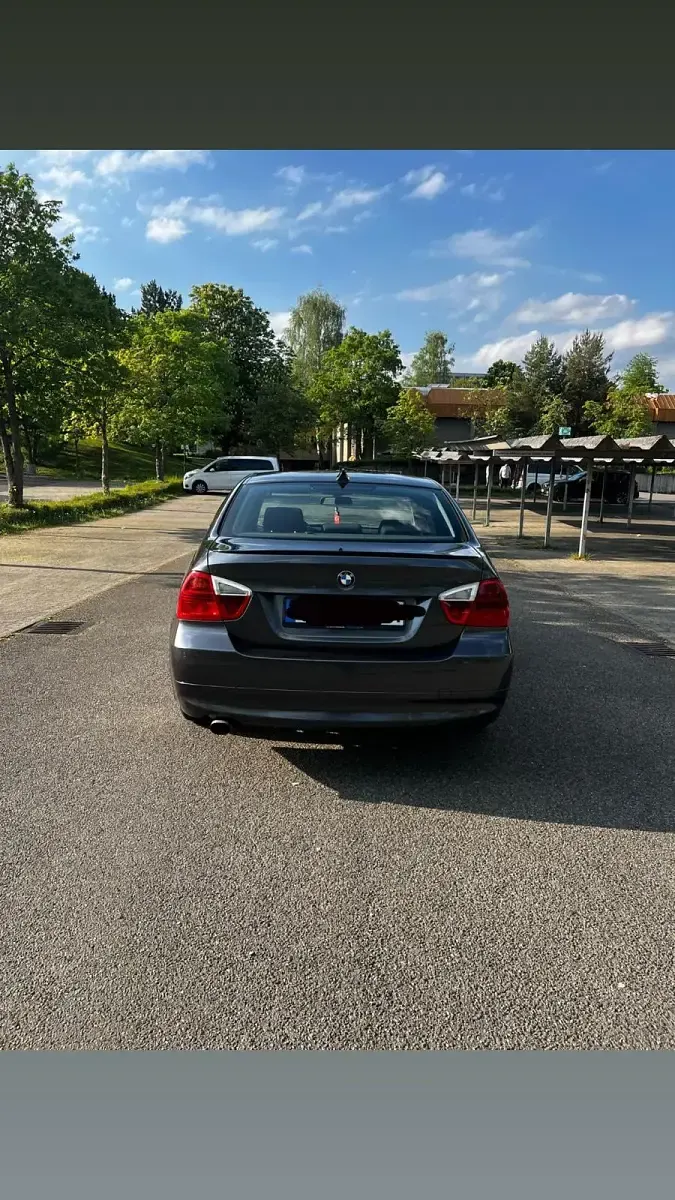 Gebraucht BMW 320 150 PS (110 kW) 2006 Grau Limousine