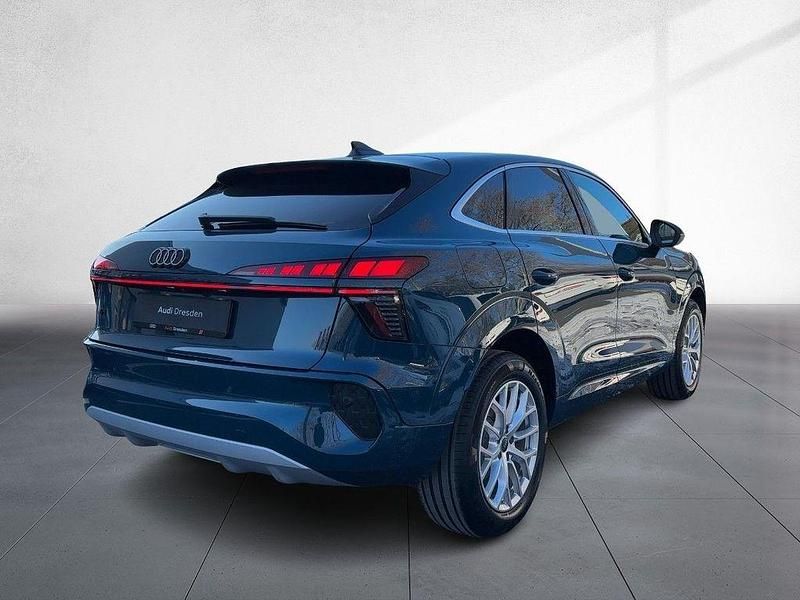 Neu Audi Q3 Sportback Sport 150 PS (110 kW) 2025 Blau SUV