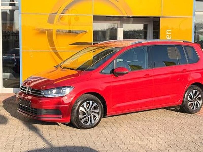 Gebraucht VW Touran Active 122 PS (89 kW) 2021 Rot Van / Kleinbus