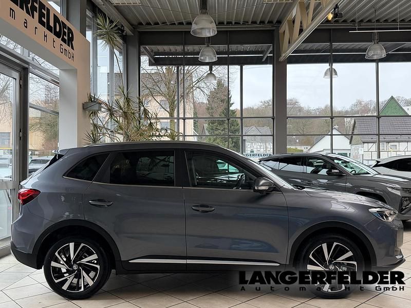 Neu MG ZS Luxury 197 PS (144 kW) 2025 Schwarz SUV