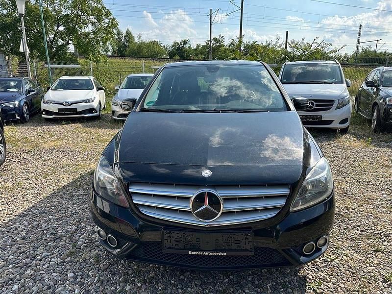 Schwarz Gebraucht 2013 Mercedes B180 Van / Kleinbus | 3.900 € (Guter Preis) - Bild 1/4