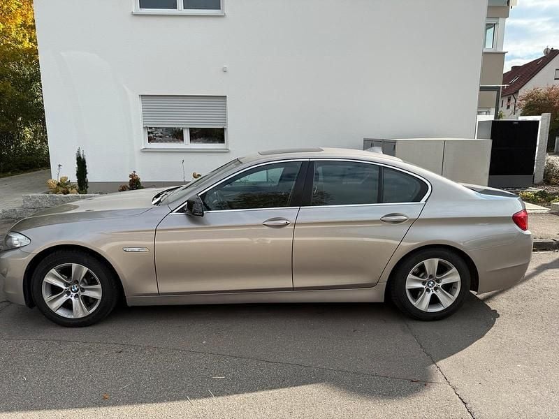 Beige Gebraucht 2011 BMW 528 Limousine | 4.500 € - Bild 1/4