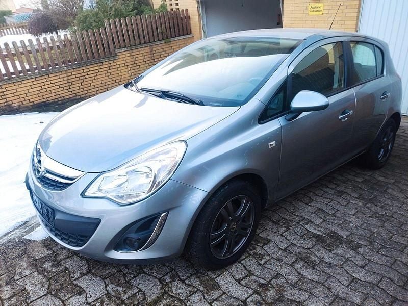 Silber Gebraucht 2013 Opel Corsa Color Edition Kleinwagen | 2.900 € (Guter Preis) - Bild 1/4
