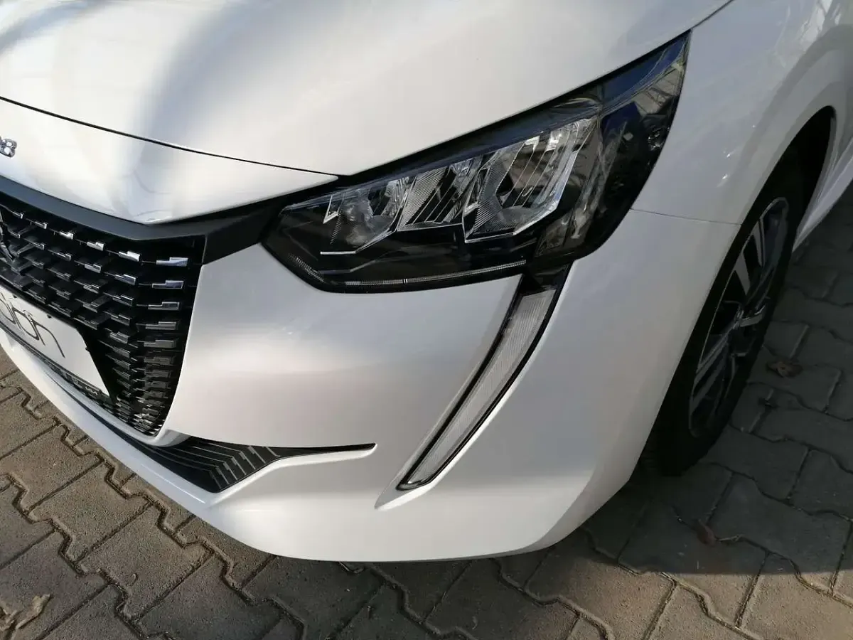 Gebraucht Peugeot 208 Allure 101 PS (74 kW) 2024 Schneeweiss Kleinwagen